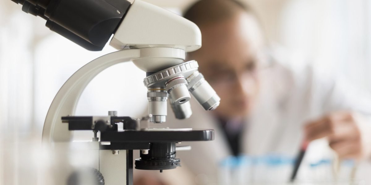 O descoperire revoluționară în lupta împotriva virusului Epstein-Barr, responsabil pentru peste 95% dintre cazurile de infectare la nivel global, aduce speranțe în prevenirea unor boli grave precum scleroza multiplă și anumite tipuri de cancer