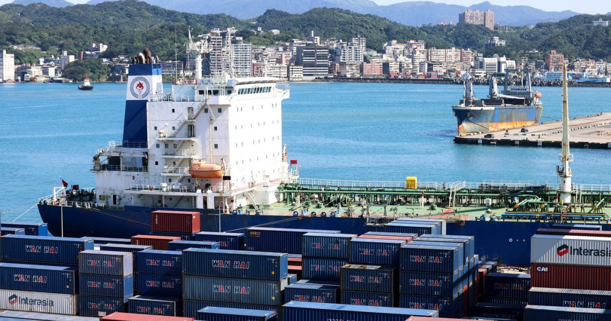 Criza geopolitică declanșată de conflictul intens dintre Statele Unite, Israel și Iran a reușit să destabilizeze nu doar regiunile implicate direct, ci și piețele globale, generând un val de incertitudini și creșteri semnificative ale prețurilor la energie și materii prime esențiale