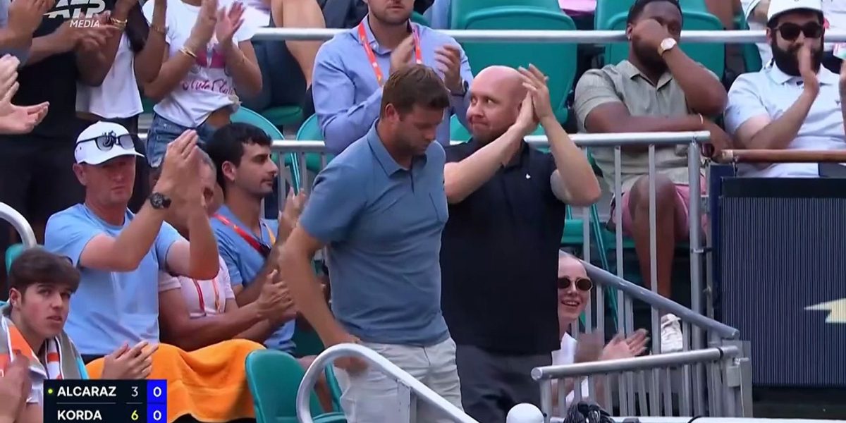 Carlos Alcaraz nu reușește să repete gloria de la Miami: eliminare în turul secund în 2025 Carlos Alcaraz, campionul ediției din 2022, pare să aibă o relație dificilă cu turneul de la Miami, chiar și după un an de la victoria impresionantă