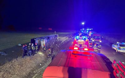 Accidente grave pe șosele din România: un bilanț tragic și intervenții de urgență Se luptă cu urgența după ce două accidente rutiere deosebit de grave au avut loc în ultimele 24 de ore, soldându-se cu decese și multiple răniți