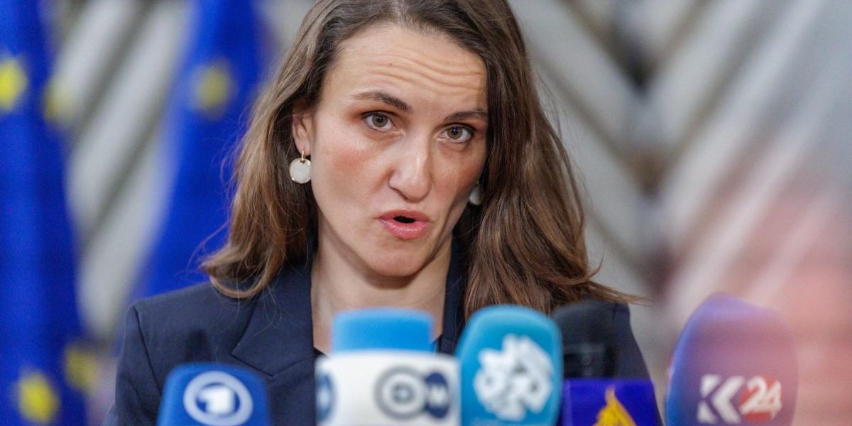 Daciana și Victor Ponta au fost cuprinși joi de un val de nemulțumiri și întrebări după ce fiica lor, Irina, a fost eliminată din avionul de repatriere asistată de Ministerul Afacerilor Externe (MAE) al României, destinat aducerii acasă a 28 de copii blocați în Emirate