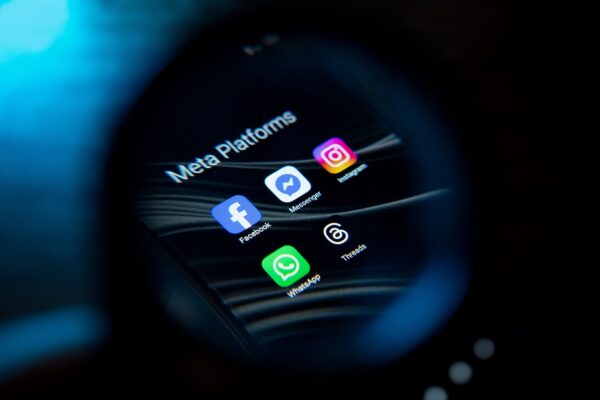 O decizie crucială pentru modul în care utilizatorii din Olanda interacționează pe Facebook și Instagram a fost menținută marți de o instanță de apel din țara batavă