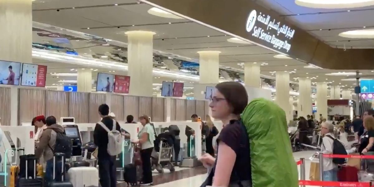 Americanii blocați în Emiratele Arabe Unite reclamă lipsa de sprijin din partea guvernului, pe fondul crizei generate de conflictul cu Iranul Zilele acestea, zborurile din Statele Unite spre și dinspre Emiratele Arabe Unite au fost grav afectate de tensiunile crescânde între Washington și Teheran