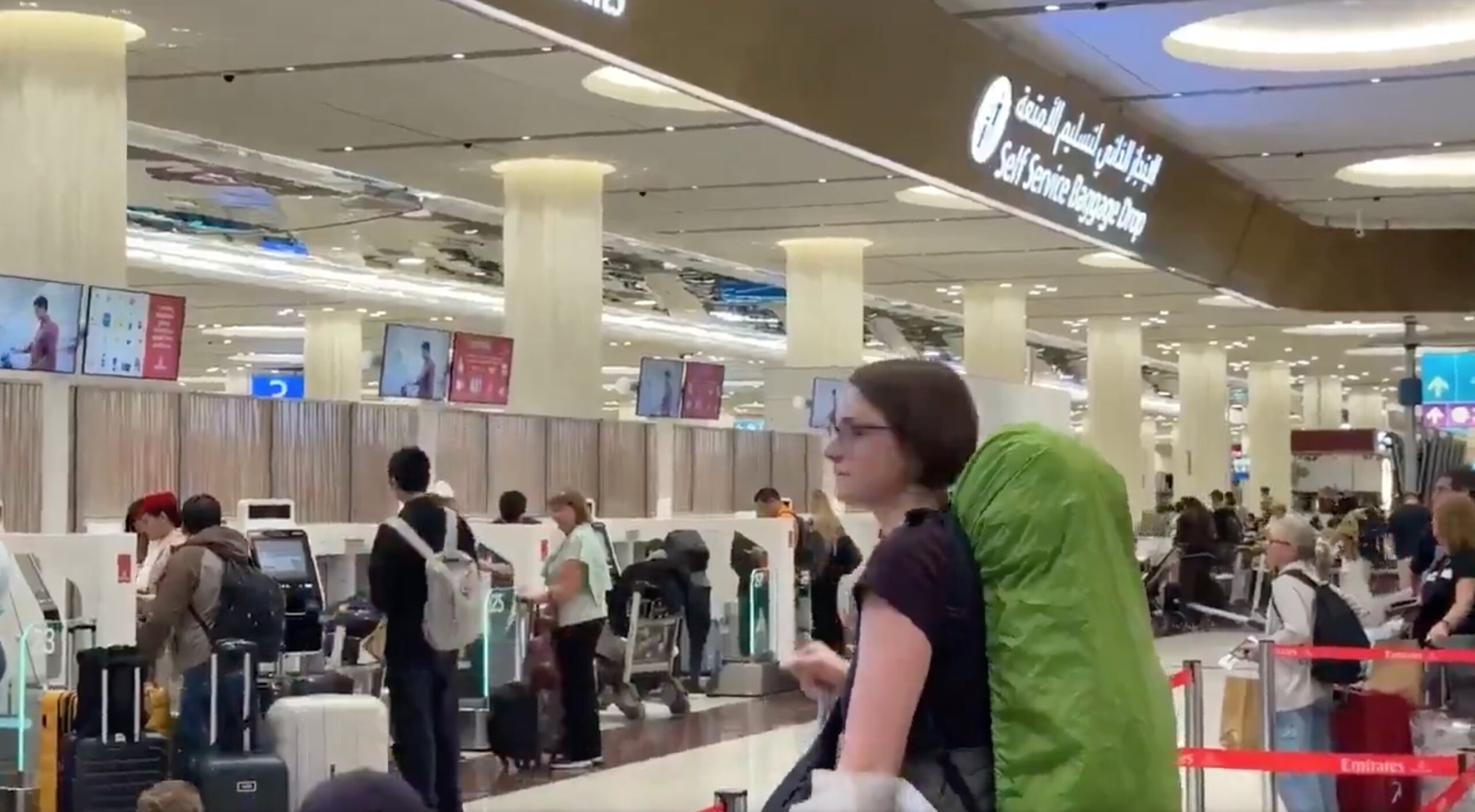 Americanii blocați în Emiratele Arabe Unite reclamă lipsa de sprijin din partea guvernului, pe fondul crizei generate de conflictul cu Iranul Zilele acestea, zborurile din Statele Unite spre și dinspre Emiratele Arabe Unite au fost grav afectate de tensiunile crescânde între Washington și Teheran