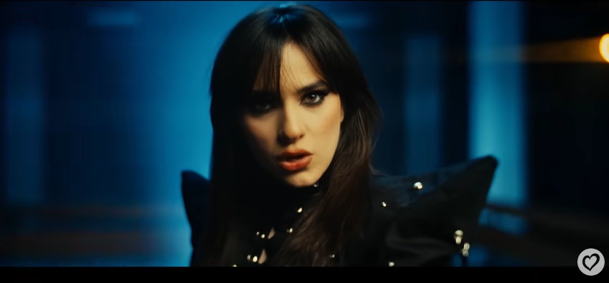 România, în vizorul criticilor internaționali pentru alegerea piesei Eurovision „Choke Me” Campania europeană Eurovision, un eveniment ce reunește cele mai memorabile și diverse interpretări muzicale din suprasector, a ajuns din nou în centrul unor controverse