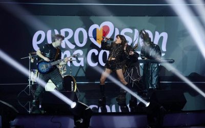 Controverse în jurul piesei românești înscrise în Eurovision din cauza textului considerat periculos Voturile pentru participarea României la Eurovision 2023 sunt învăluite în controverse, odată cu izbucnirea unei dispute legate de conținutul piesei “Choke Me”, interpretată de cântăreața Alexandra Căpitănescu, câștigătoare a show-ului „The Voice România”