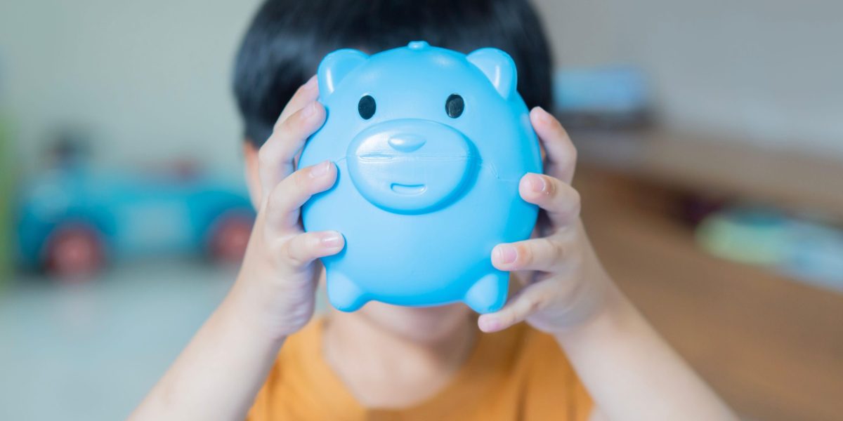 Până la 30% în plus la alocația pentru copii: Părinții pot cere majorarea imediat O veste bună pentru părinții români: odată cu intrarea în vigoare a noii legi a alocațiilor sociale, suma plătită lunar pentru fiecare copil poate fi majorată cu până la 30%