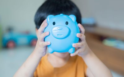 Până la 30% în plus la alocația pentru copii: Părinții pot cere majorarea imediat O veste bună pentru părinții români: odată cu intrarea în vigoare a noii legi a alocațiilor sociale, suma plătită lunar pentru fiecare copil poate fi majorată cu până la 30%