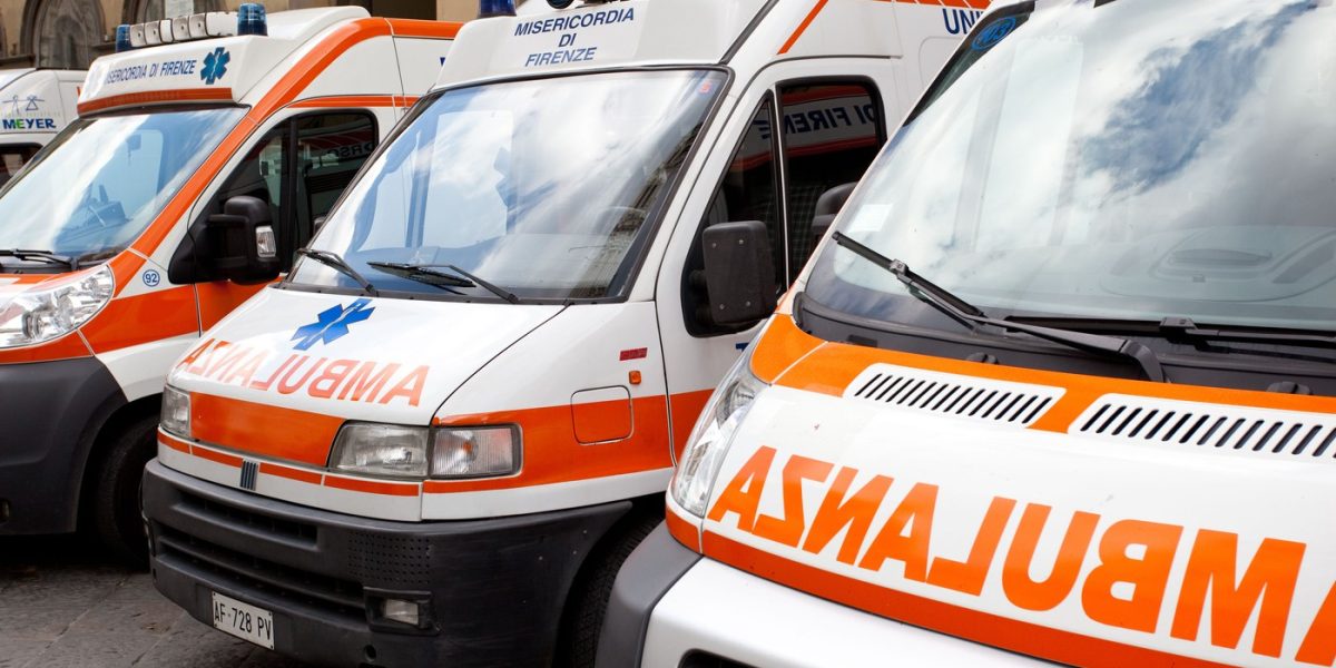 Investigație șocantă în Italia: un șofer de ambulanță suspectat de uciderea a cinci pacienți vârstnici în timpul transporturilor medicale Autoritățile italiene din orașul Forlì au declanșat o anchetă de amploare asupra unui șofer de ambulanță în vârstă de 27 de ani, suspectat de implicare în moartea a cinci pacienți în vârstă, în timpul transferurilor medicale dintre unitățile spitalicești și centre de îngrijire din regiunea Emilia-Romagna
