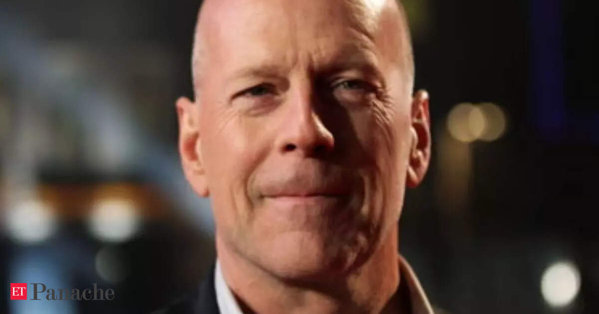 Bruce Willis, actorul cunoscut pentru rolurile sale emblematice din filme de acțiune precum seria Die Hard, a devenit recent subiectul unor discuții mai puțin despre filme și mai mult despre mesajul său despre încredere în sine