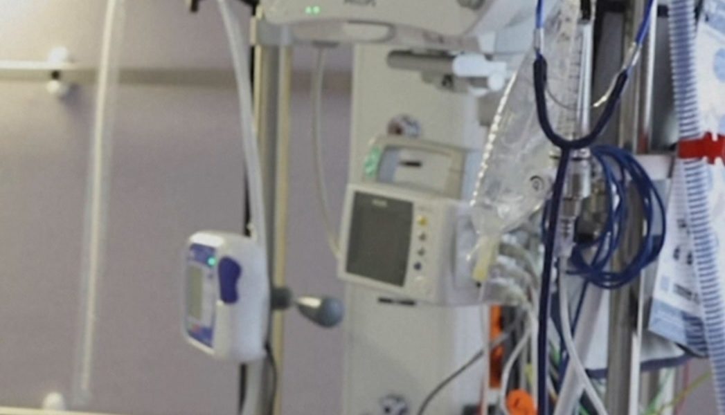 Un incident grav a zguduit comunitatea din comuna Cenad, județul Timiș, după ce un băiat de doar 13 ani a fost grav rănit în urma unui accident nefericit ce a avut loc pe un teren de fotbal din localitate