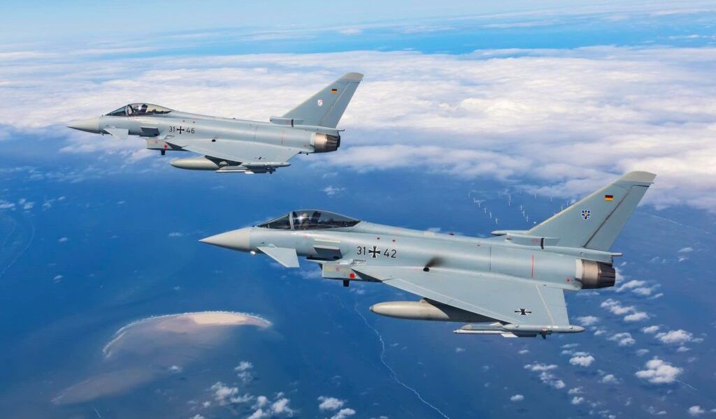 Mai multe explozii auditiv impresionante au cutremurat, în noaptea de joi spre vineri, regiunile sudice și centrale ale țării, provocând isterie și neliniște în rândul locuitorilor