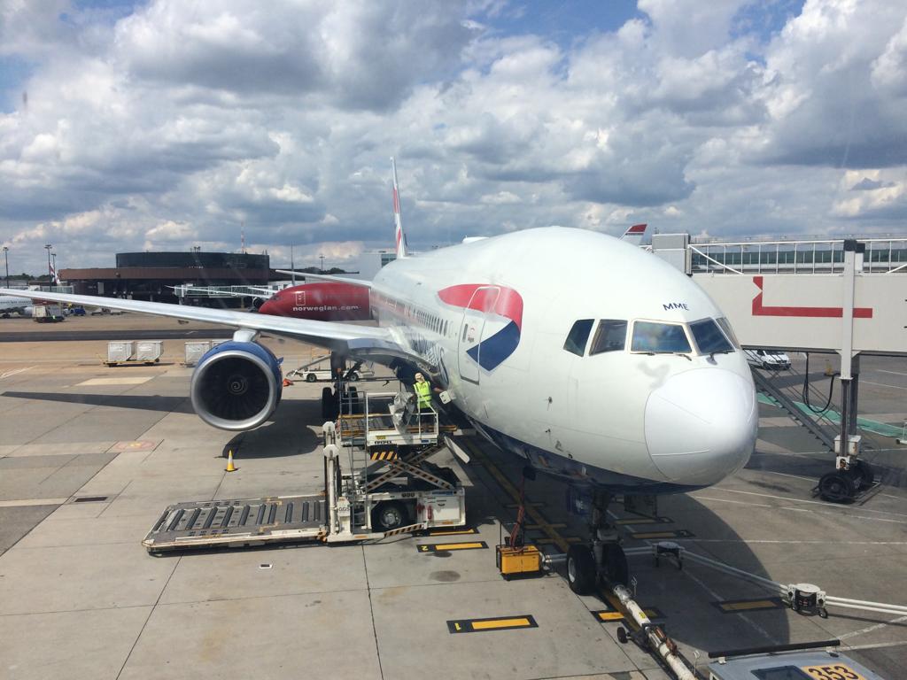 Tragedie la bordul unui zbor British Airways: o pasageră decedată în timpul unui zbor de peste 13 ore de la Hong Kong la Londra Un incident extrem de neobișnuit și tragic s-a petrecut recent pe ruta aeriană Hong Kong — Londra, compania British Airways fiind centroidul unei situații fără precedent în istoria recentă a aviației comerciale