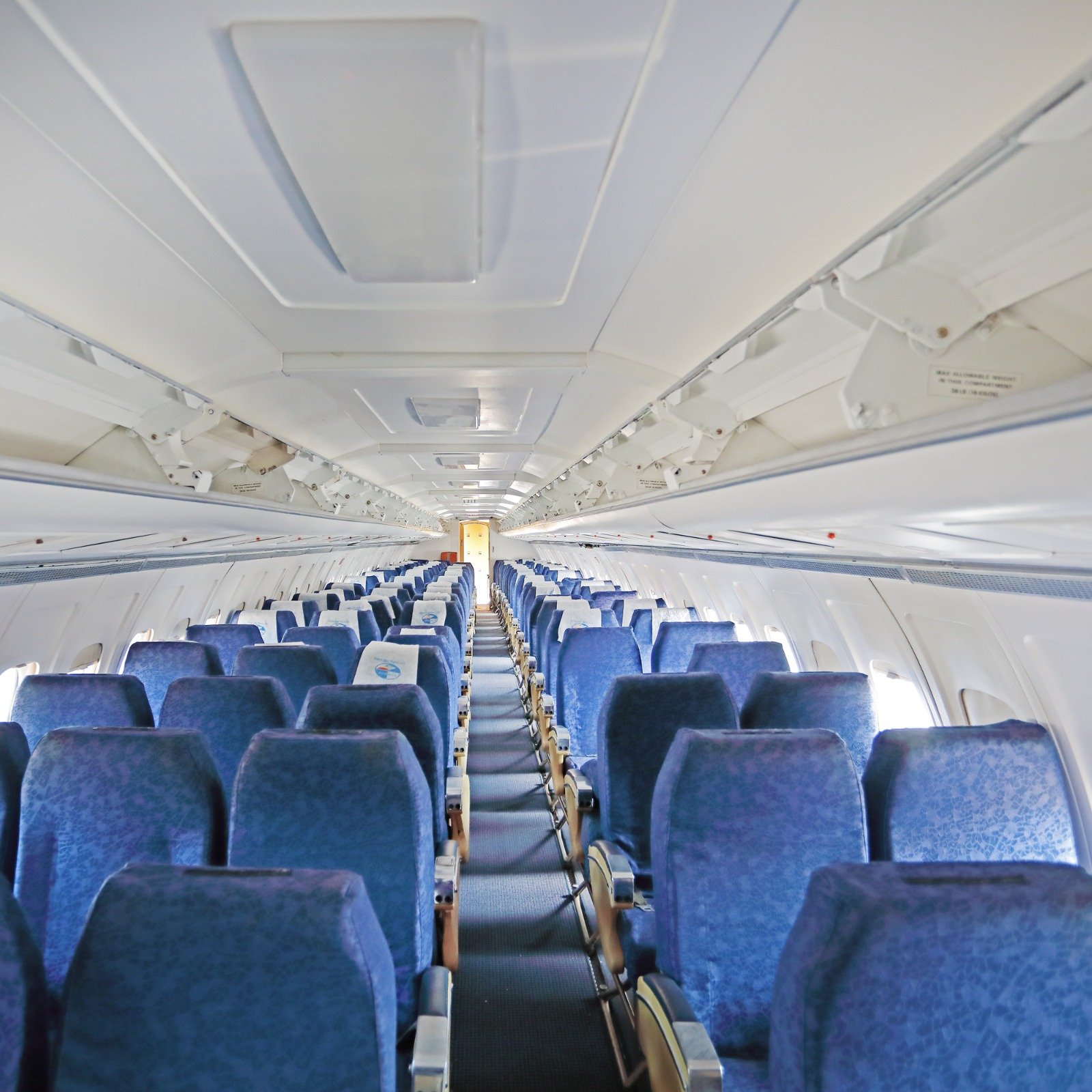 Tarom amână operațiunile de repatriere a românilor din Egipt din cauza întârzierilor și a problemelor logistice Compania aeriană Tarom a decis să reprogrameze zborurile speciale destinate repatriării românilor din Egipt, după o serie de întârzieri neașteptate cauzate de probleme logistice legate de transportul terestru și formalitățile de frontieră