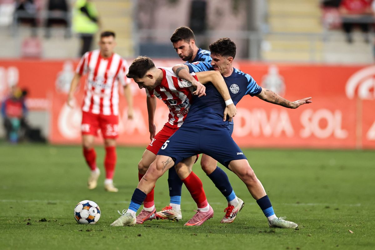 Metaloglobus și UTA Arad termină la egalitate 1-1 în startul rundei de sâmbătă din Superligă Metaloglobus și UTA Arad au remizat, scor 1-1, într-un meci tensionat disputat pe stadionul din Clinceni, în cadrul ultimei etape din sezonul regulier al Superligii