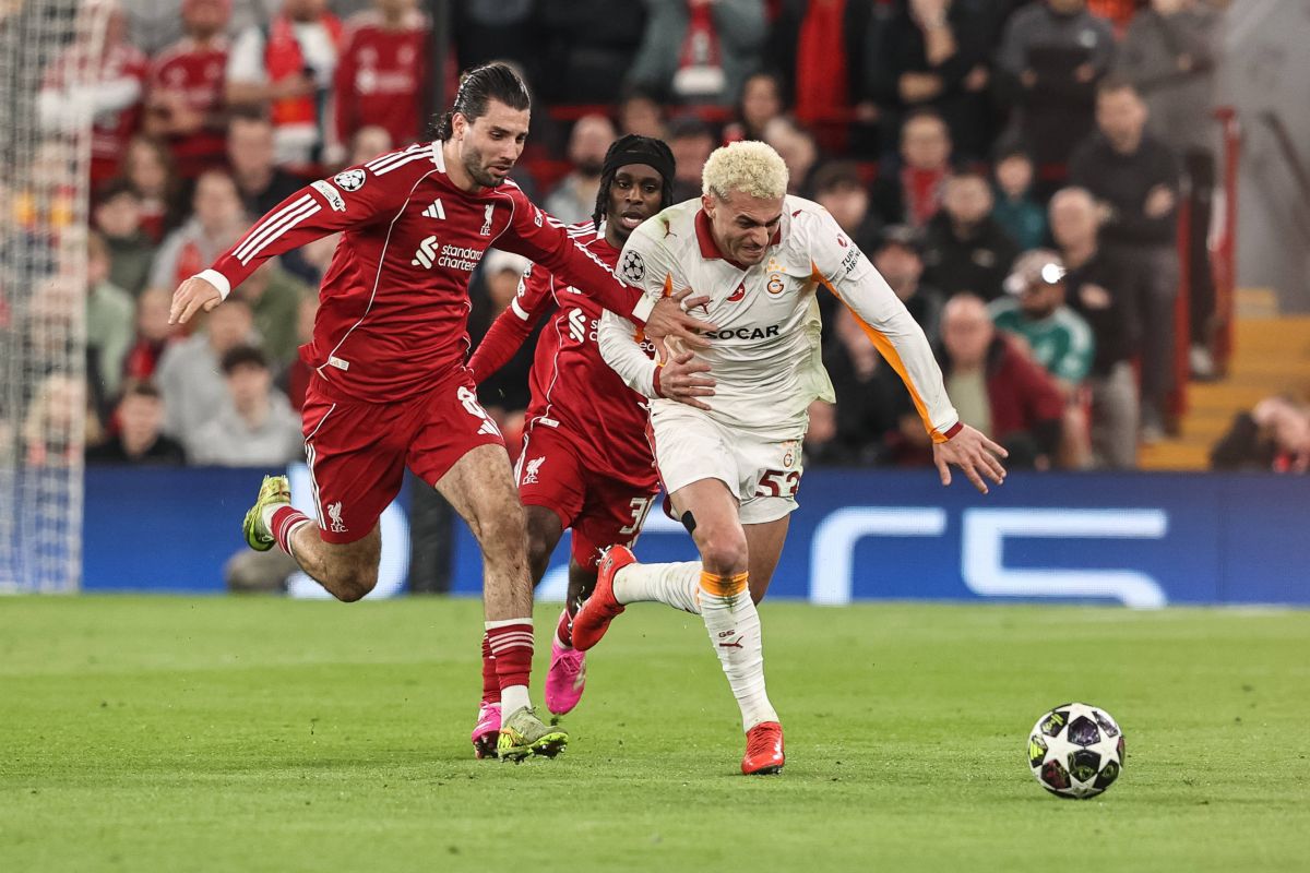 Liverpool și Galatasaray au făcut, în această seară, un nou pas în cursa pentru calificarea în sferturile de finală ale Ligii Campionilor, într-un meci incendiar disputat pe stadionul „Anfield”