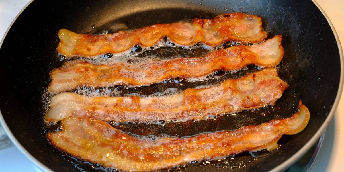 Ce poți face cu grăsimea de bacon, după ce o gătești