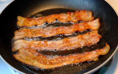 Ce poți face cu grăsimea de bacon, după ce o gătești