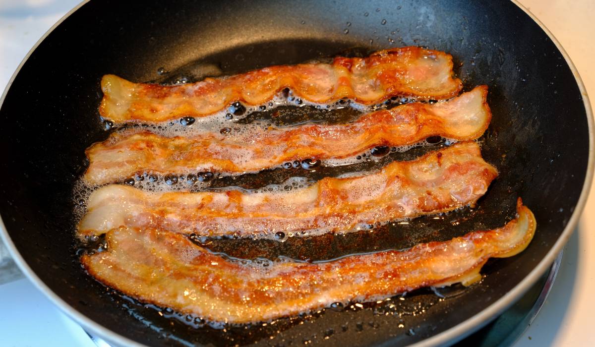 Ce poți face cu grăsimea de bacon, după ce o gătești