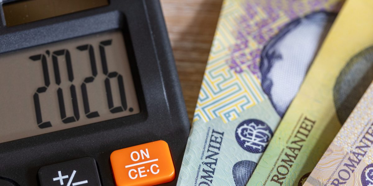 Economia informală din România rămâne o problemă structurată, cu influențe semnificative asupra bugetului de stat și a sustenabilității financiare pe termen lung