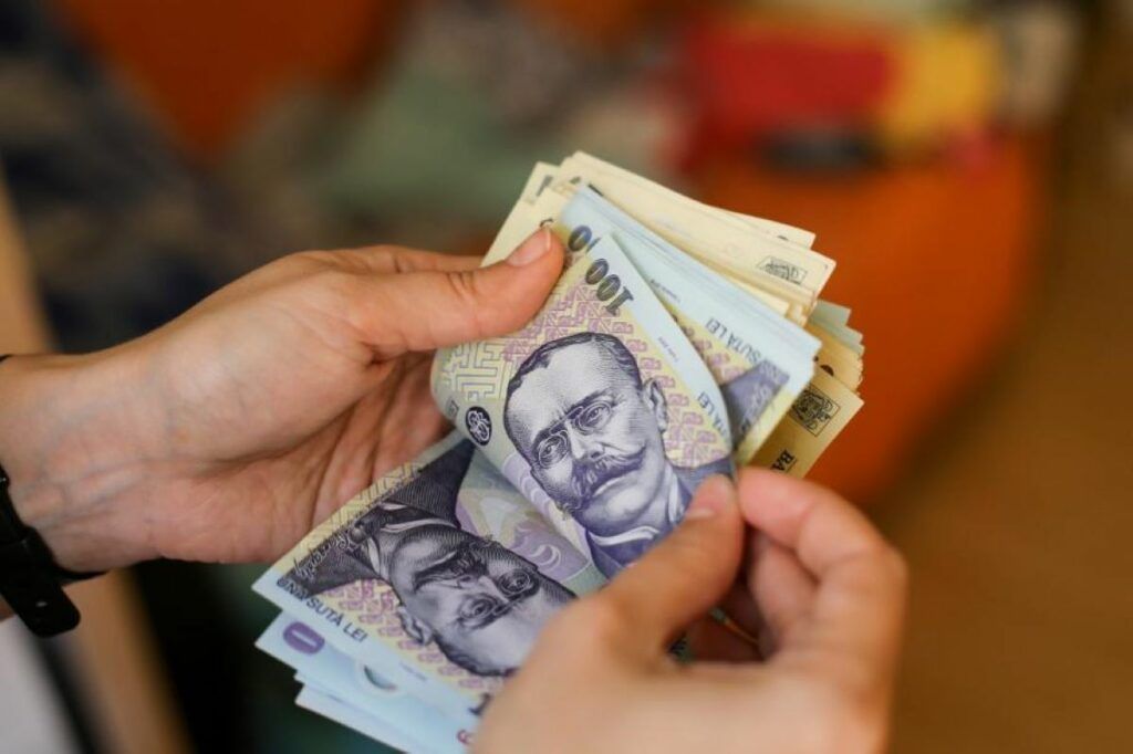 Guvernul României a oficializat prelungirea sprijinului financiar destinat consumatorilor vulnerabili pentru plata facturilor de energie electrică, decizie menită să vină în ajutor celor afectați de creșterea prețurilor la energie, într-un context economic tensionat și incert