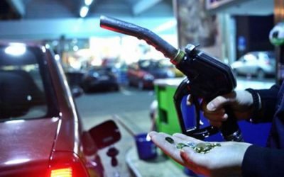 Prețul petrolului a urcat brusc, ajungând aproape de 120 de dolari pe baril, iar deși cotațiile s-au temperat ulterior, rămân peste pragul de 100 de dolari