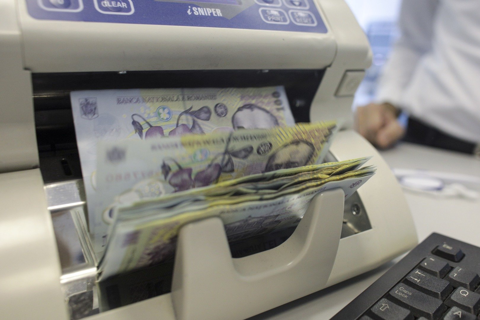 Deficitul bugetar a fost de 0,7% din PIB în primele două luni din 2026, iar restituirile de TVA au injectat 7,22 miliarde lei în economie