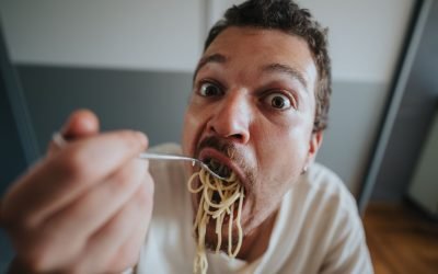 Diferențele de necontestat în metabolism: de ce bărbații au nevoie de mai multe calorii decât femeile În lumea nutriției și a sănătății, se menționează adesea că bărbații consumă, în medie, mai multe calorii decât femeile, dar care sunt motivele reale din spatele acestui fapt? Iată că răspunsurile nu sunt atât de simple și implică o combinație complexă de factori biologici și hormonali, în timp ce variabilitatea individuală rămâne esențială pentru înțelegerea precisă a necesarului energetic