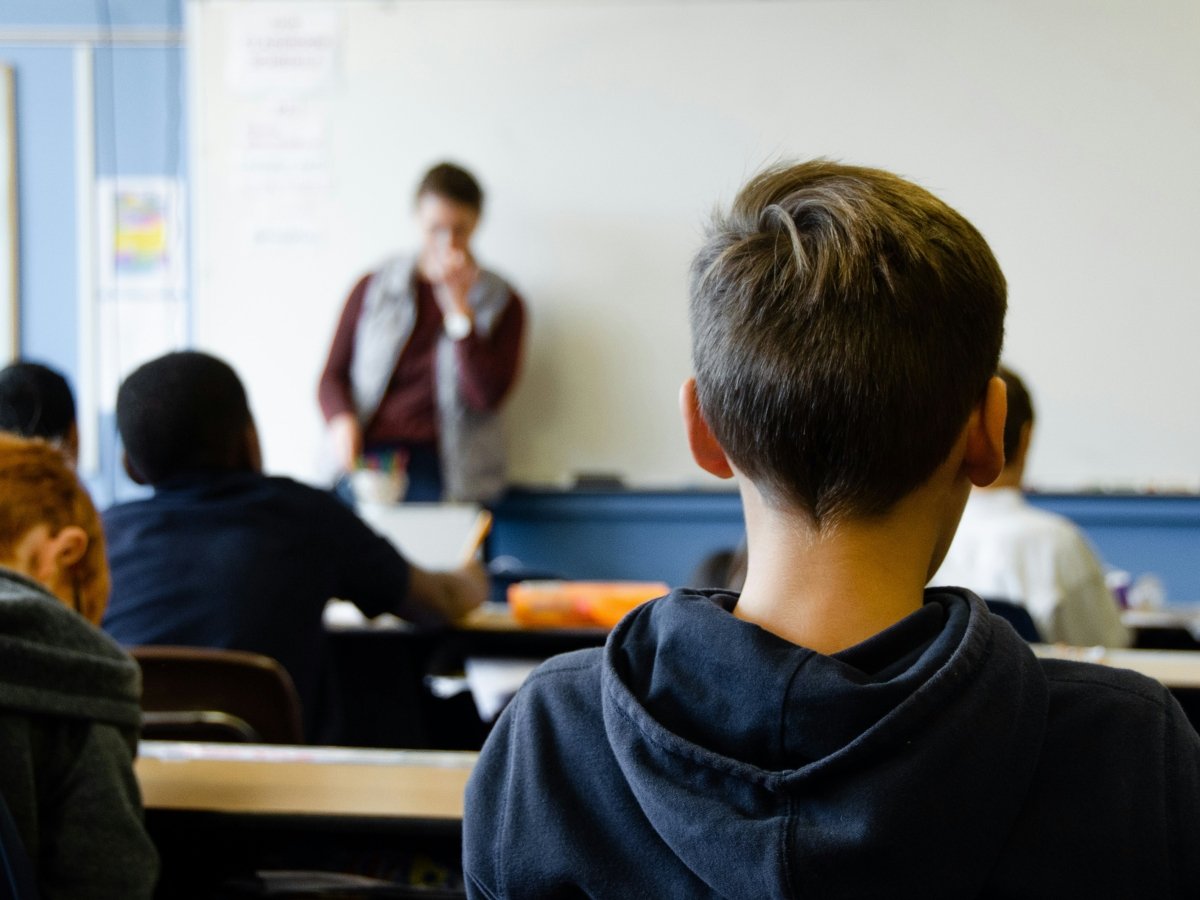 Inspectoratul Școlar București deschide anchetă în cazul profesorului de la Școala „Sf. Nicolae” acuzat de părinți de violență verbală și fizică