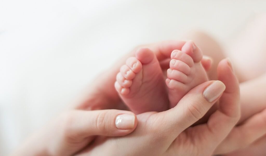 Copil de 1 an și 9 luni decedat după consult, mama acuză: „Mi-au omorât copilul”