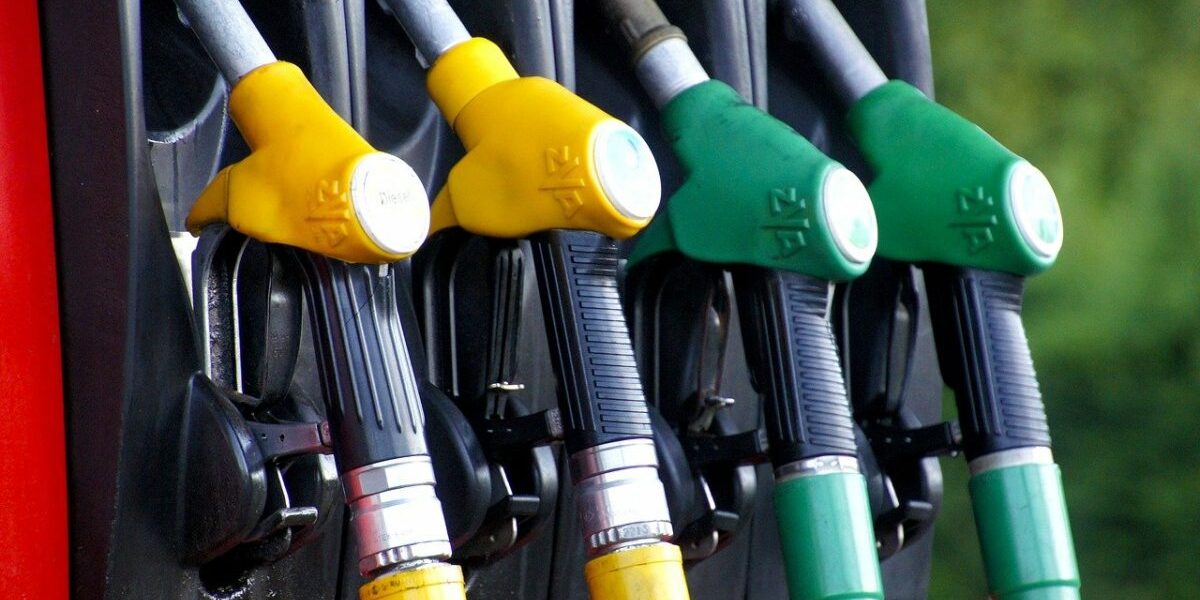 Prețurile carburanților din România au înregistrat o nouă creștere spectaculoasă, generând îngrijorare printre consumatori și experți din domeniu