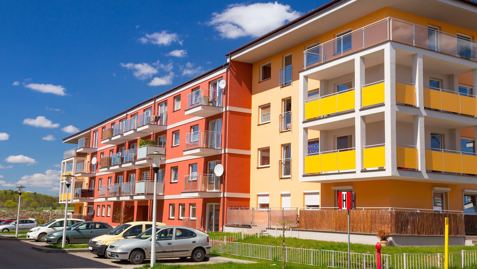 Pericolul ignorării responsabilităților în asociațiile de proprietari: când ”Nu mă interesează” blochează reparațiile esențiale Un fenomen tot mai frecvent în cadrul asociațiilor de proprietari din România reflectă o problemă gravă: atitudinea de indiferență și refuzul de a participa activ în administrarea blockurilor