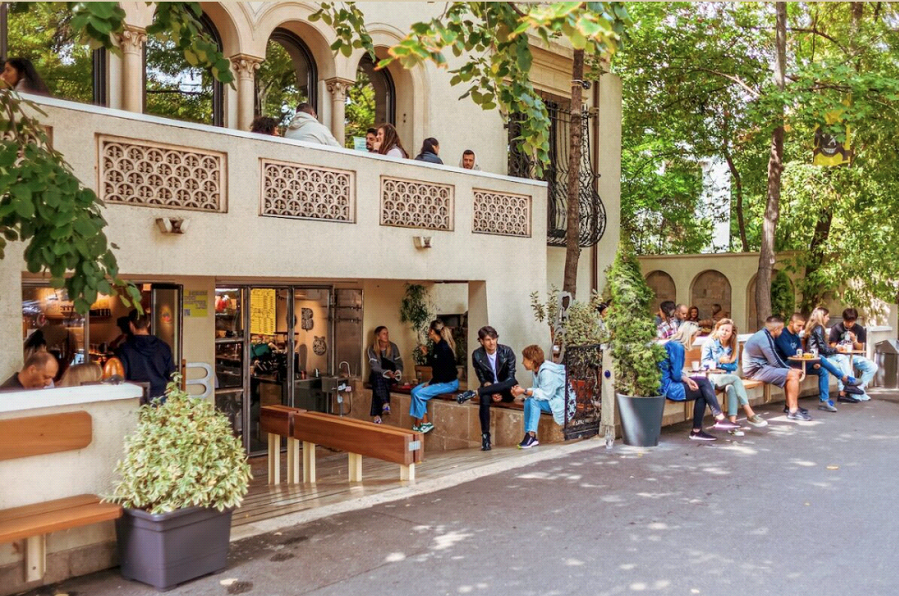 O cafenea din inima Bucureștiului a reușit să doboare recorduri și să intre în top 100 mondial al celor mai bune localuri de profil, după ce a fost aleasă dintr-un total de peste 38.000 de competitori din întreaga lume