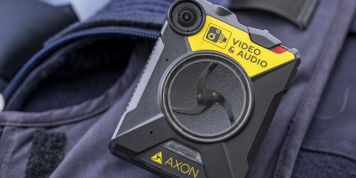 Autoritatea Națională de Supraveghere a Prelucrării Datelor cu Caracter Personal (ANSPDCP) a sancționat recent compania Domeniul Public și Privat SA cu amenzi totale de peste 15.000 de lei, după o investigație care a scos la iveală practici abuzive de monitorizare a angajaților