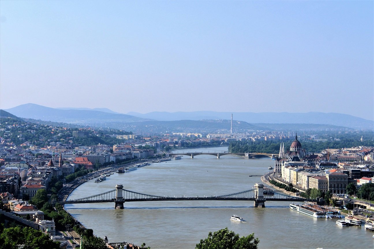 Tensioni diplomatice între Ungaria și Ucraina după arestarea a șapte cetățeni ucraineni în capitala maghiară Situație tensionată la Budapesta, unde autoritățile maghiare au reținut, fără explicații clare, șapte cetățeni ucraineni, stârnind preocupări atât în rândul reprezentanților diplomatici, cât și în comunitatea internațională