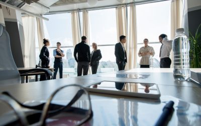 Inteligența Artificială accelerează drastic reducerea locurilor de muncă în sectorul tehnologic, iar cifrele din primele luni ale anului indică o amplificare a acestei tendințe