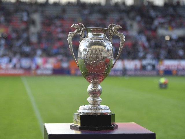 Fanii fotbalului din România se pregătesc pentru o seară plină de emocții, pe măsură ce patru dintre cele mai importante formații din țară își dispută biletele spre semifinalele Cupei României