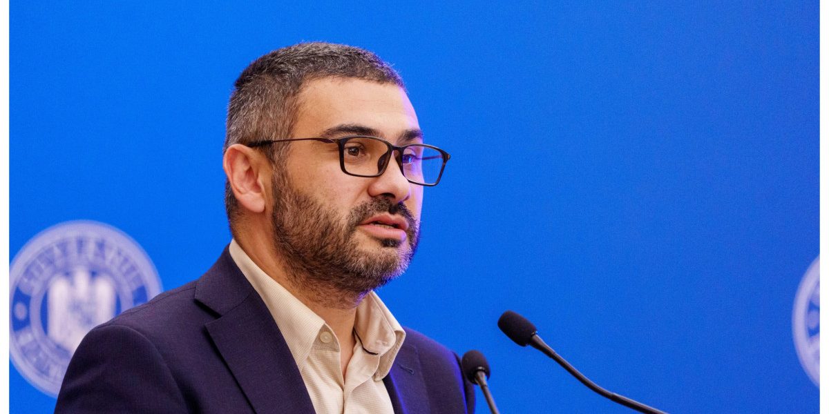 Ministrul Muncii anunță un program de sprijin masiv pentru tineri: peste 170 de milioane de euro pentru înființarea primului loc de muncă Un nou proiect menit să abordeze o problemă crucială a pieței muncii din România a fost dezvăluit recent de ministrul Muncii, Florin Manole