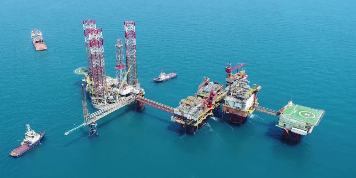 OMV Petrom avansează strategic în Marea Neagră, alăturându-se consorţiului bulgar pentru explorarea perimetrului offshore Khan Tervel Într-o decizie ce marchează o etapă importantă în extinderea prezenţei regionale, compania românească OMV Petrom, cel mai mare producător de energie din Europa de Sud-Est, a anunţat aderarea la un consorţiu internaţional ce explorează perimetrul offshore Khan Tervel în Marea Neagră bulgară