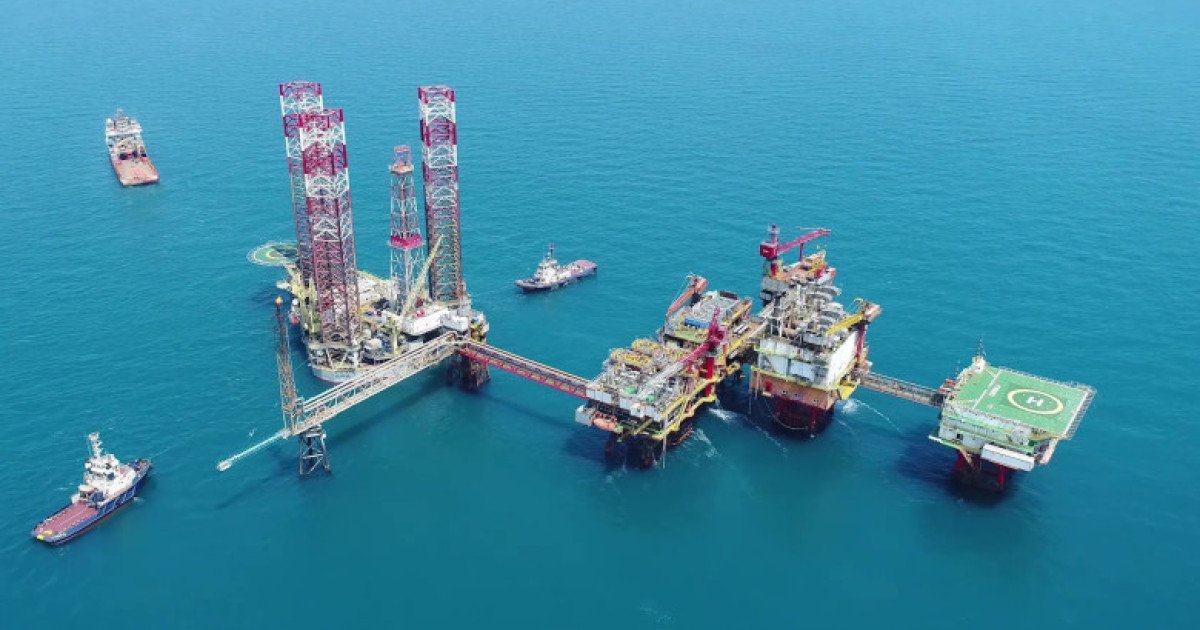 OMV Petrom avansează strategic în Marea Neagră, alăturându-se consorţiului bulgar pentru explorarea perimetrului offshore Khan Tervel Într-o decizie ce marchează o etapă importantă în extinderea prezenţei regionale, compania românească OMV Petrom, cel mai mare producător de energie din Europa de Sud-Est, a anunţat aderarea la un consorţiu internaţional ce explorează perimetrul offshore Khan Tervel în Marea Neagră bulgară