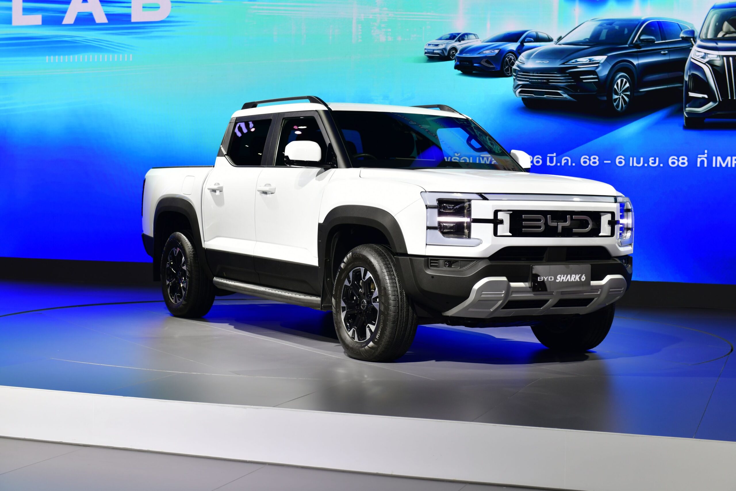 Camioanele electrice chinezești pătrund pe piața europeană cu prețuri sub nivelul mediu, amenințând hegemonia producătorilor tradiționali Piața europeană a vehiculelor comerciale electrice asistă la o schimbare majoră, odată cu intrarea în forță a producătorilor chinezi, care aduc pe piață camioane electrice cu prețuri cu până la 30% mai mici decât media europeană