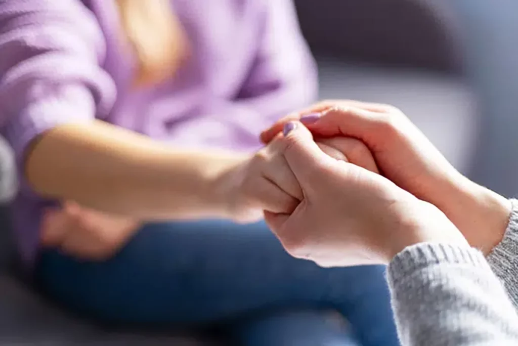 O mamă a doi copii, diagnosticată cu o formă agresivă de cancer de sân la numai 37 de ani, a trăit coșmarul bolii, dar lupta ei a fost marcată și de un alt aspect ce a șocat-o și pe ea însăși: menopauza indusă medical, un efect secundar al tratamentelor oncologice, care i-a schimbat complet viața