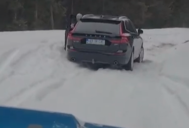 Un incident deosebit de editat s-a petrecut zilele trecute în Munții Sebeșului, unde un bărbat în vârstă de 66 de ani a fost salvat de echipa de jandarmi montani după ce s-a rătăcit pe drumurile montane