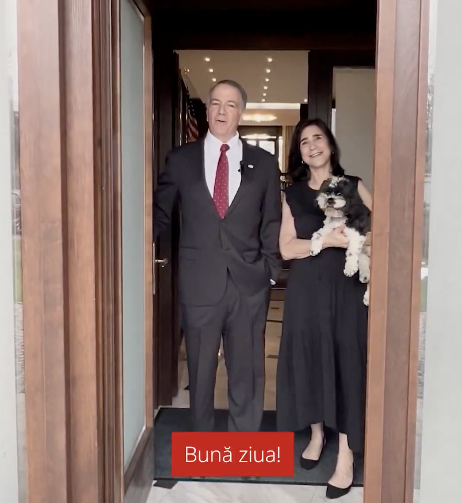 Ambasadorul SUA în România, Darryl Nirenberg, a sosit recent în capitala țării noastre, într-o vizită care subliniază intensificarea parteneriatului strategic dintre cele două state