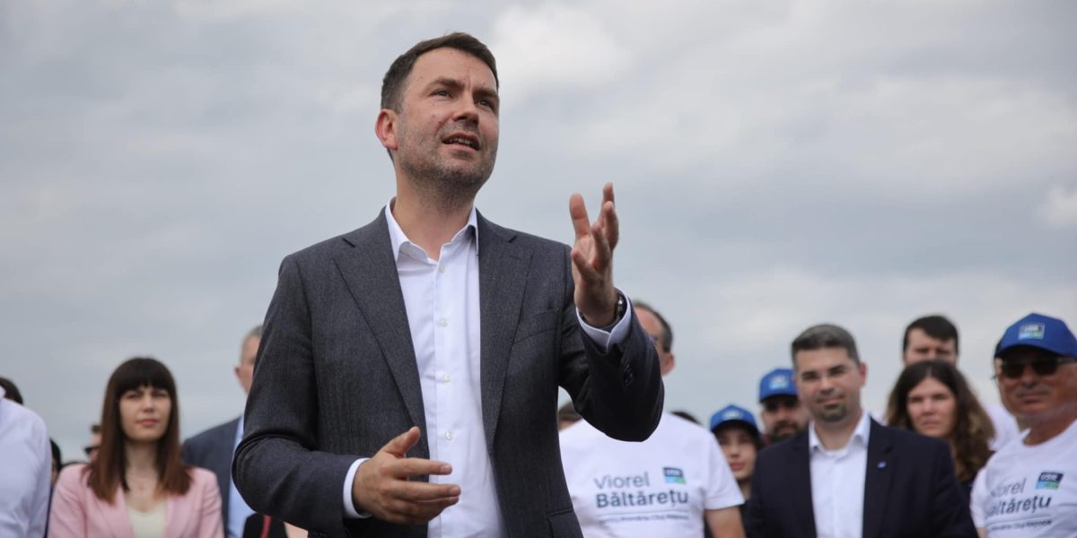 Coaliția de guvernare a reușit să deblocheze bugetul de stat după negocieri tensionate După zile lungi de discuții și tensiuni în interiorul coaliției, liderii principali ai guvernului au reușit în cele din urmă să ajungă la un acord privind aprobarea bugetului de stat pentru acest an