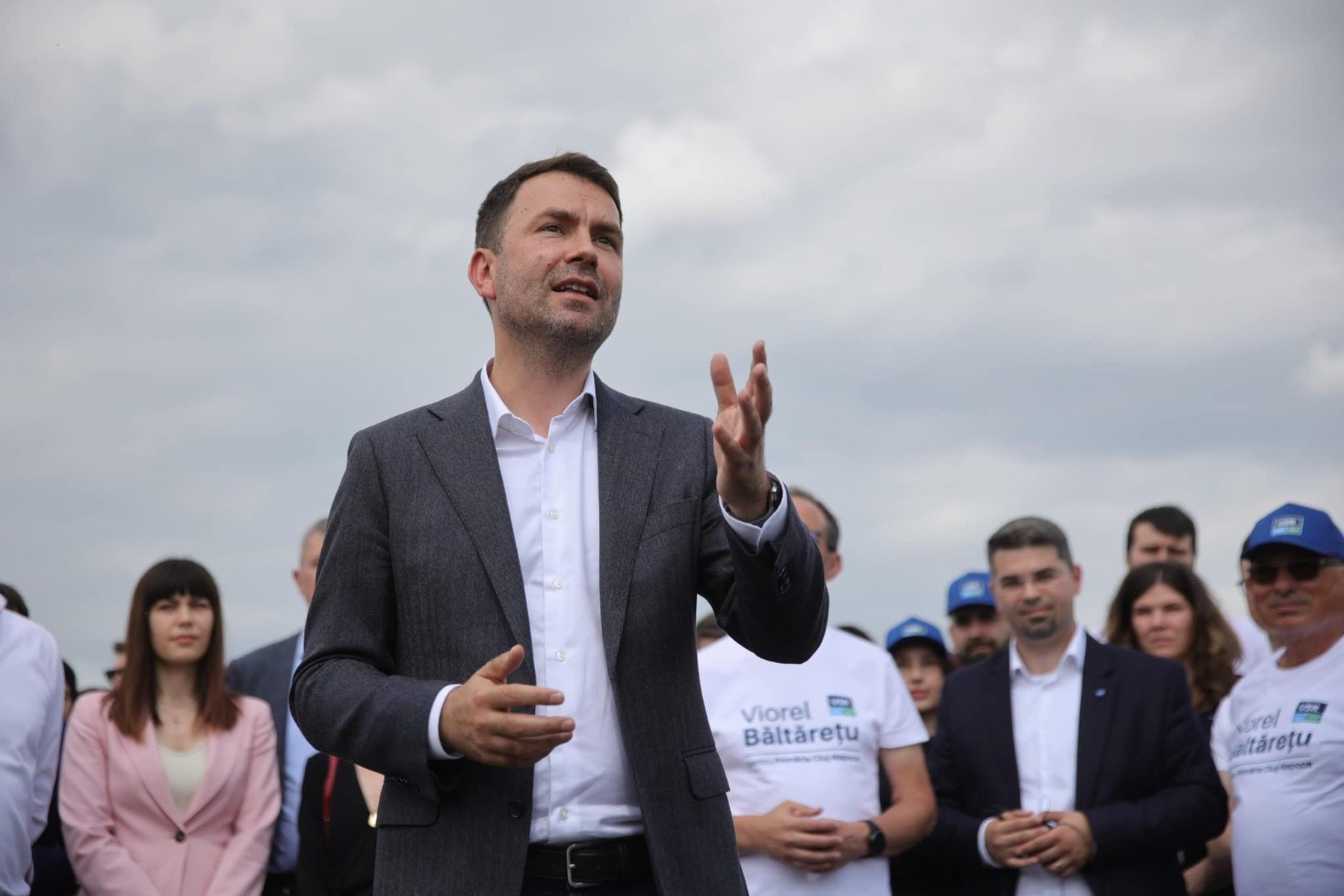 Coaliția de guvernare a reușit să deblocheze bugetul de stat după negocieri tensionate După zile lungi de discuții și tensiuni în interiorul coaliției, liderii principali ai guvernului au reușit în cele din urmă să ajungă la un acord privind aprobarea bugetului de stat pentru acest an