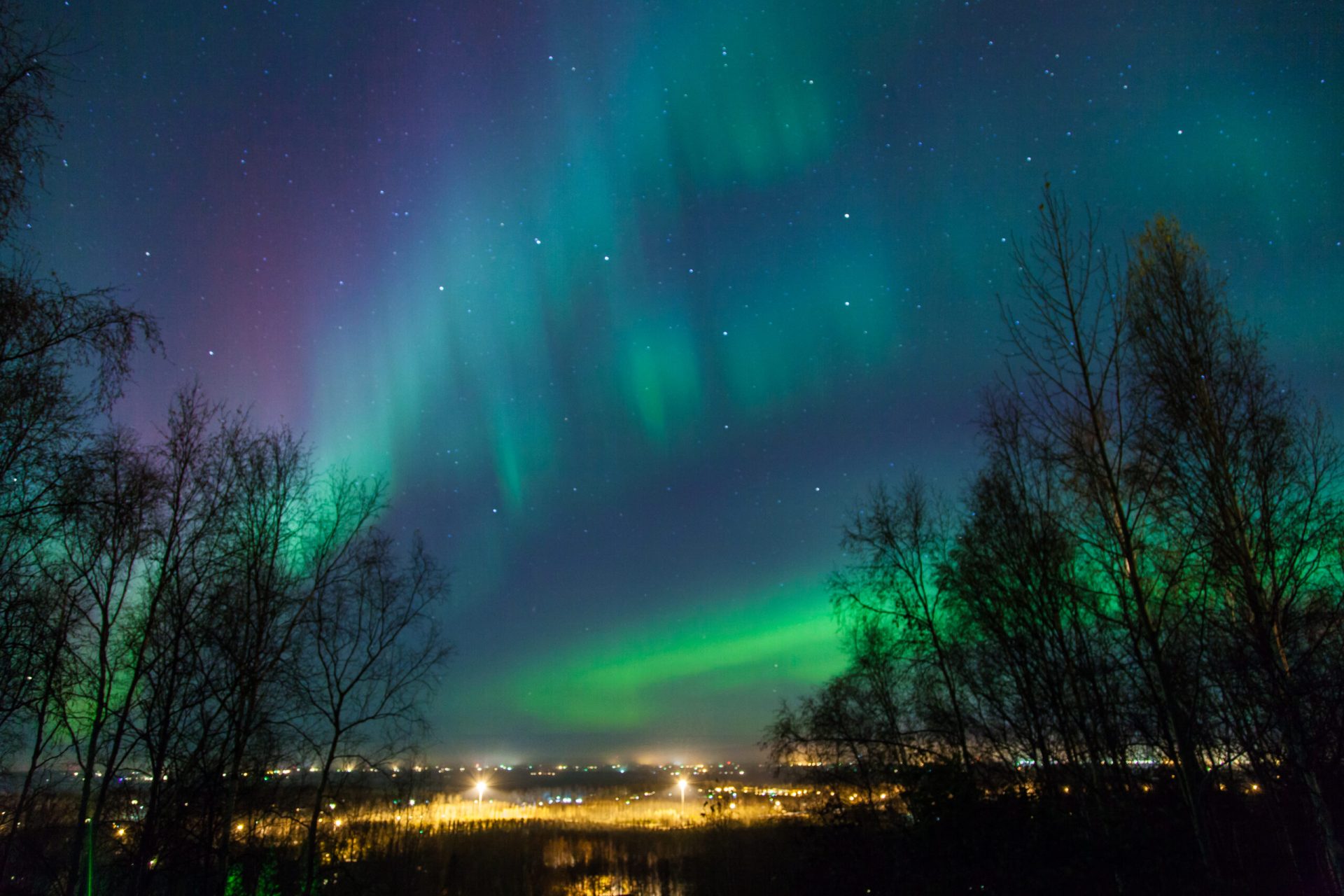 O furtună geomagnetică severă se apropie de Europa, iar specialiștii avertizează că fenomenul ar putea avea efecte semnificative asupra tehnologiei și, în condiții rare, chiar asupra vizibilității aurorei boreale în aceste zile