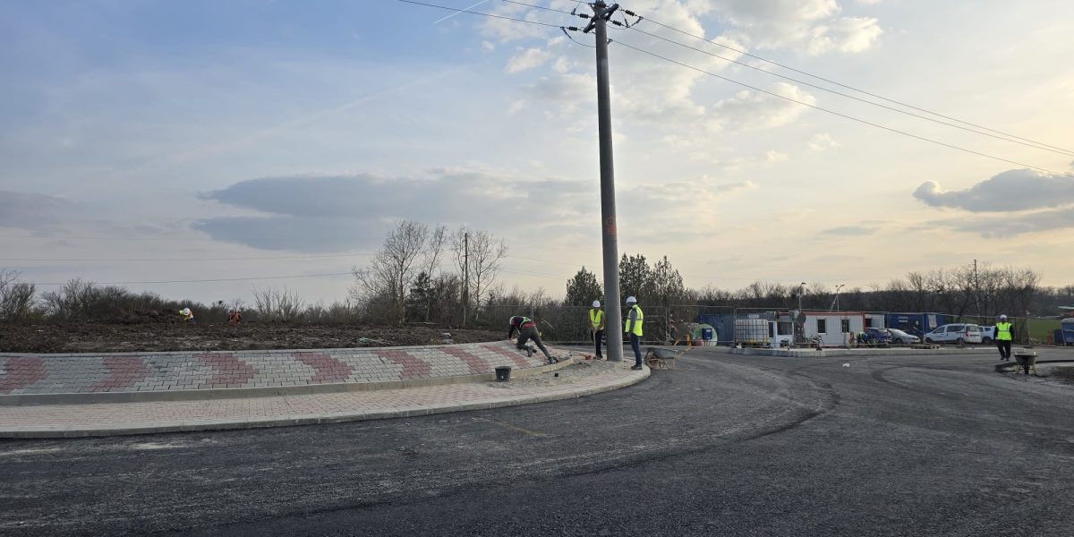 Primul strat de asfalt a fost turnat pe sectorul de drum din Centura Brănești, parte din etapa a doua a proiectului de modernizare a infrastructurii rutiere din zona Ilfov, marcând un pas important în îmbunătățirea fluxului de trafic din regiune