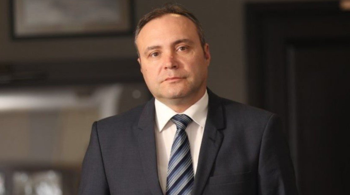Criza energetică din Europa: dependența de petrol și răspunsurile fragmentate ale statelor europene Europa se confruntă din nou cu turbulențe pe piața energiei, un fenomen care scoate în evidență vulnerabilitatea continentului față de șocurile geopolitice externe