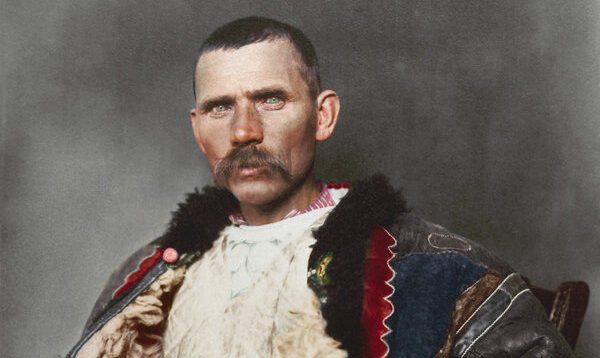 Transformări pe scena migrației: dacă la începutul secolului XX satele din Transilvania înclinau spre visul americanei, astăzi această rătăcire între continente este deja înrădăcinată în memoria colectivă a unei epoci îndepărtate, dar care a modelat destine